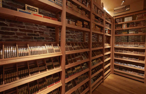 Cigar storage and humidification - phone consultation